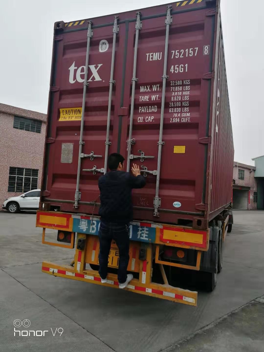 叉車(chē)裝柜2.jpg